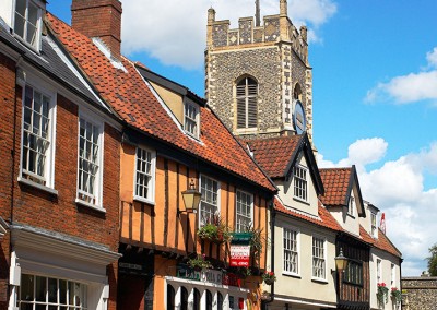 Princes St & the traditional flint church of St George Tombland on a bright summer's day, Norwich, Norfolk, UK